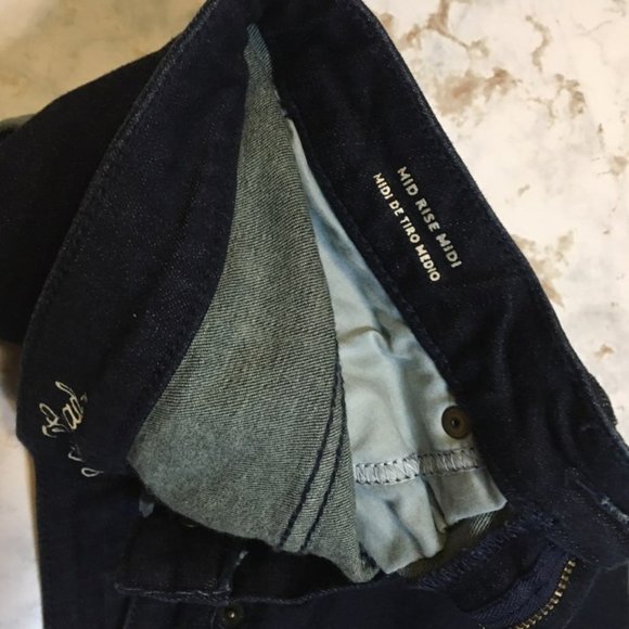 Universal Thread Jean Shorts Rolled Up Leg - Picture 5 of 6